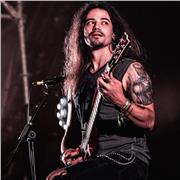 Chitarrista con esperienza (tour e festival in Europa e USA) e laurea al Saint Louis College of Music - Lezioni di Chitarra Rock