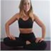 Specializzata in allenamento femminile, do lezioni di PILATES e FITNESS ONLINE. Propongo allenamenti individualizzati in base alle