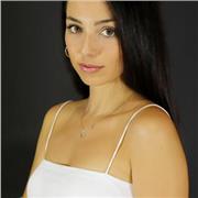 Profesora de música (especializada en canto y saxofón), profesora de primaria y psicopedagoga imparte clases particulares