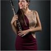 Hola, soy Amanda, clarinetista profesional y, quizás, tu nueva profe de clarinete y lenguaje musical.

