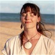 Plus de 10 ans de pratique, j'enseigne le Yoga en particulier, ou en groupe, à domicile ou en vidéo. Style Hatha/Vinyasa ou Yin. Tarif dégressif