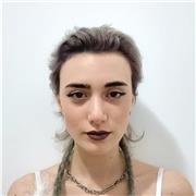 Studentessa di Belle Arti, corso di disegno più pratica con i vari medium: matite colorate, acquerello, acrilico e colore ad olio