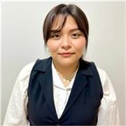 Egresada de psicología que imparte clases para personas de todas las edades