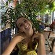 Studentessa della facoltà di psicologia e aiuto ragazzi a studiare e insegno varie materie