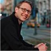 15 Jahre Erfahrung als Marketer und Gründer. Eigene Kurse, Podcast, Bücher und Beratungen. 
