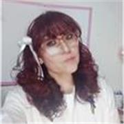 Profesora de Español imparte clases de lectoescritura a niños de 3 a 5 años de edad