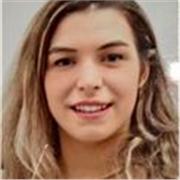 studente universitario di chimica impartisce lezione di chimica organica e analitica per imparare anche un metodo di studo efficace per le matere scientifiche
