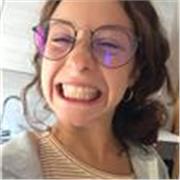 Laureata in letteratura musica e spettacolo, offre lezioni di teatro, cinema, lettsratura italiana, filosofia, storia e latino