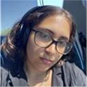 Profesora titulada con C1 de inglés y cuatro años de experiencia.