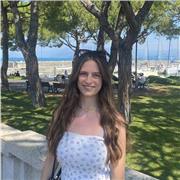 Estudiante alemana que da clases particulares en lenguas extranjeras a personas de cualquier edad