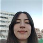 Profesora de apoyo de inglés para niños mediante cursos online
