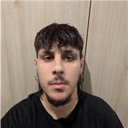 Joven de 21 años con grado medio de jardinería y floristería y grado superior en paisajismo y medio rural.