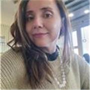 Profesora General Básica, Educadora de Párvulos, Postitulo en trastornos del lenguaje, con experiencia en trabajo con niños y adultos online