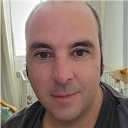 Profesor de Inglés dirigido a los mas peques mediante clases dinámicas y divertidas.