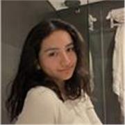 Profesora de Inglés da clases de forma remota a niños de todas las edades