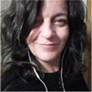Soy profesora licenciada, capacitada y con experiencia en alumnado de secundaria, adultos y universitarios. Literatura, lengua, historia, historia del arte, dibujo, biología y química. También de manualidades, bordado, ganchillo y costura. Eso por si acas