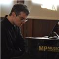 Pianista diplomato presso i conservatori di novara e milano offro lezioni private a tutte le età