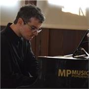 pianista diplomato presso i Conservatori di Novara e Milano offro lezioni private a tutte le età