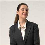 Me defino como una persona apasionada por enseñar historia del arte y ayudar a transformar lo difícil en algo interesante 