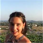 Madrelingua Italiana, attrice e psicologa in formazione, offre lezioni di italiano per tutte le età