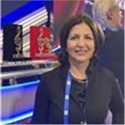 Docente di lingua straniera francese impartisce lezioni di francese a ragazzi scuola media e superiore