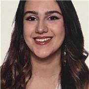 Graduada en Derecho y Criminología, me apasiona la enseñanza y me encantan los niños.