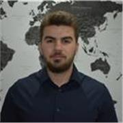 Profesor de matemáticas y física imparte clases a estudiantes de primaria, ESO y bachillerato