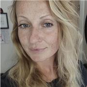 I am a fluent English speaker and would love to support you in improving your English