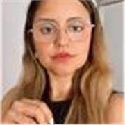 Profesora nativa de español para extranjeros interesados en aprender este apasionante idioma. 