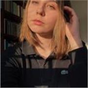Ragazza di quinta liceo offre ripetizioni a ragazzi e ragazze della scuola media e del liceo su qualunque materia abbiano bisogno