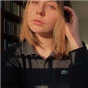 Ragazza di quinta liceo offre ripetizioni a ragazzi e ragazze della scuola media e del liceo su qualunque materia abbiano bisogno