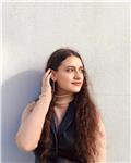 Doy clases particulares de inglés (tengo el first, advanced y actualmente estoy estudiando traducción e interpretación en la upv)