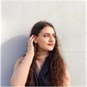 Doy clases particulares de inglés (tengo el First, Advanced y actualmente estoy estudiando Traducción e Interpretación en la UPV)