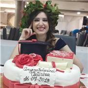 Laureata in lettere e filosofia impartisce lezioni private in presenza e a distanza a ragazzi di scuole elementari, medie e superiori.
Massiama serietà, prezzi modici