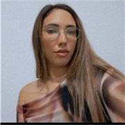 Soy una chica tramquila y que siempre consigue su objetivo y me gusta que los demás también. La edad me da igual.