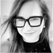 Profesora titulada en Diseño Gráfico con mas de 15 años de experiencia en identidad visual, imparte clases de forma online.