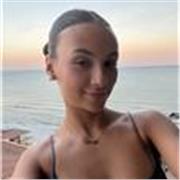 Paciente, resolutiva, con facilidad para moverme, trabajadora, creativa y dinámica. Doy clases a niños de primaria 
