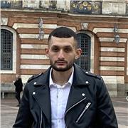 Un professeur diplômé en langue arabe qu’il a des compétences dans cette langue.et je connais couramment le grammaire,vocabulaire…