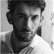 Diplomato al Teatro Nazionale di Genova, propongo lezioni recitazione. Lavoro su scene di cinema e teatro e monologhi