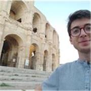 Insegno lettere e offro ripetizioni di latino e greco a studenti del liceo.
