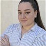 Laureata Magistrale in Filologia Moderna con il sogno e la passione per l'insegnamento.