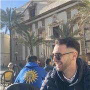 Maestro titulado de primaria con muchas ganas de dar clase y realizar labores en el entorno educativo.