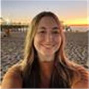 Teacher de inglés que enseña a niños, adolescentes y adultos en niveles de idioma