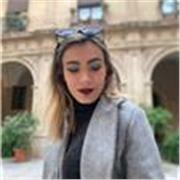 Soy graduada en periodismo por la Universidad de Murcia y una apasionada de la historia y la historia del arte, ambas asignaturas fueron mis mejores notas en la Prueba de Acceso a la Universidad. Con el grado en Periodismo he aprendido a bajar el nivel de
