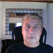 Profesor da clases teórico prácticas de Procedimiento Tributario para estudiantes de derecho y contaduría pública