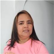 Profesora de estimulación temprana y desarrollo infantil para niños y niñas de 0 a 5 años