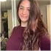 Se me dan muy bien los idiomas, la historia y las matemáticas y me adapto a cualquier edad.