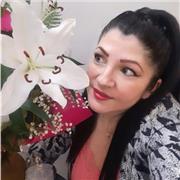 Hello! I'm Andreea, a dedicated tutor specializing in English and Romanian language instruction