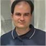Profesor con diez años de experiencia en clases particulares. Eficiente y versátil, con buena presencia y total profesionalidad.
