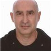 Traductor y profesor de castellano con 25 años de experiencia en el ámbito de la traducción. Soy licenciado en Hispánicas.